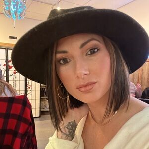 Meet your Posher, Christina